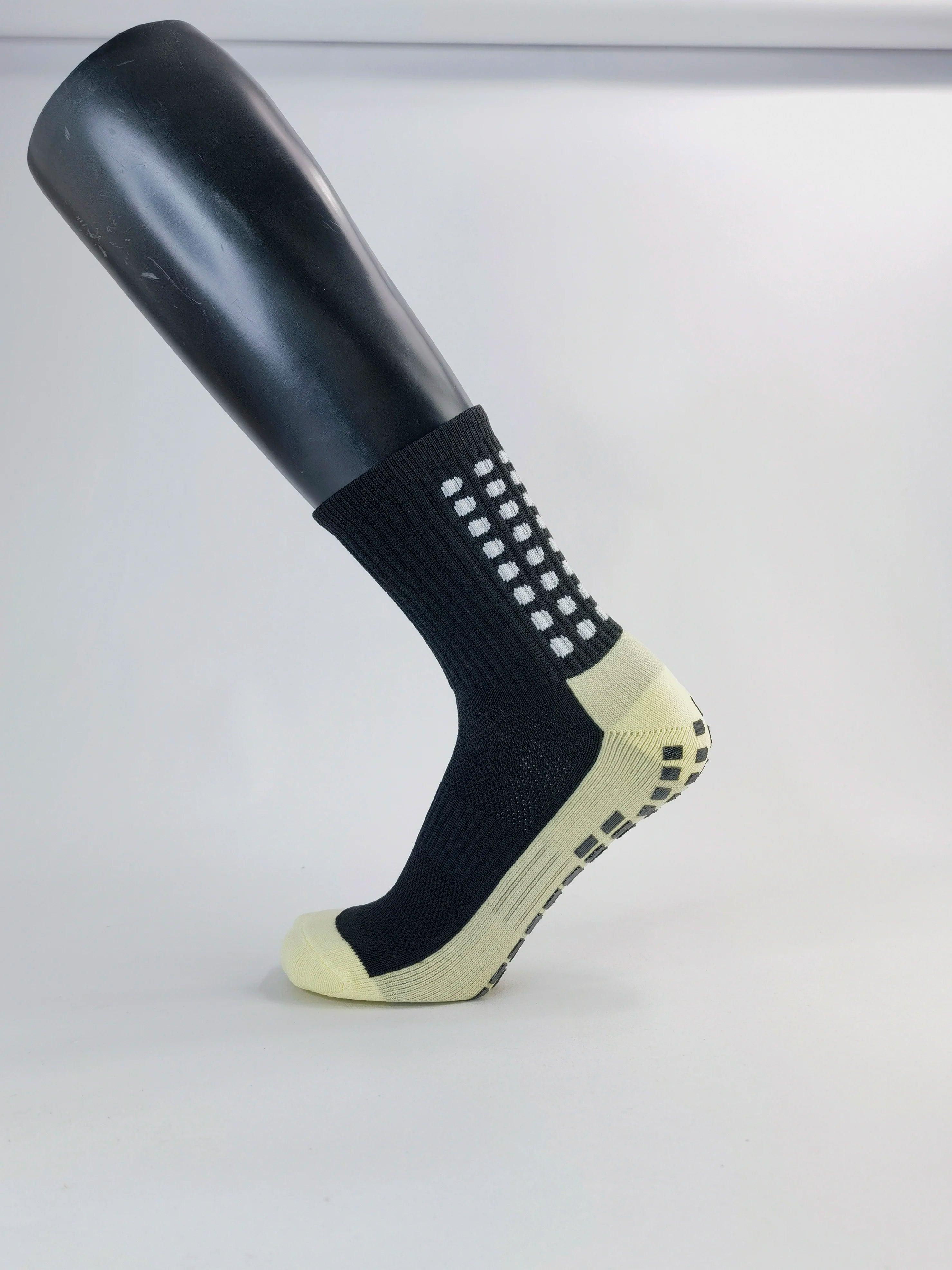 🧦 Meia Masculina Cano Alto Premium – Conforto, Respirabilidade e Estilo para o Dia a Dia