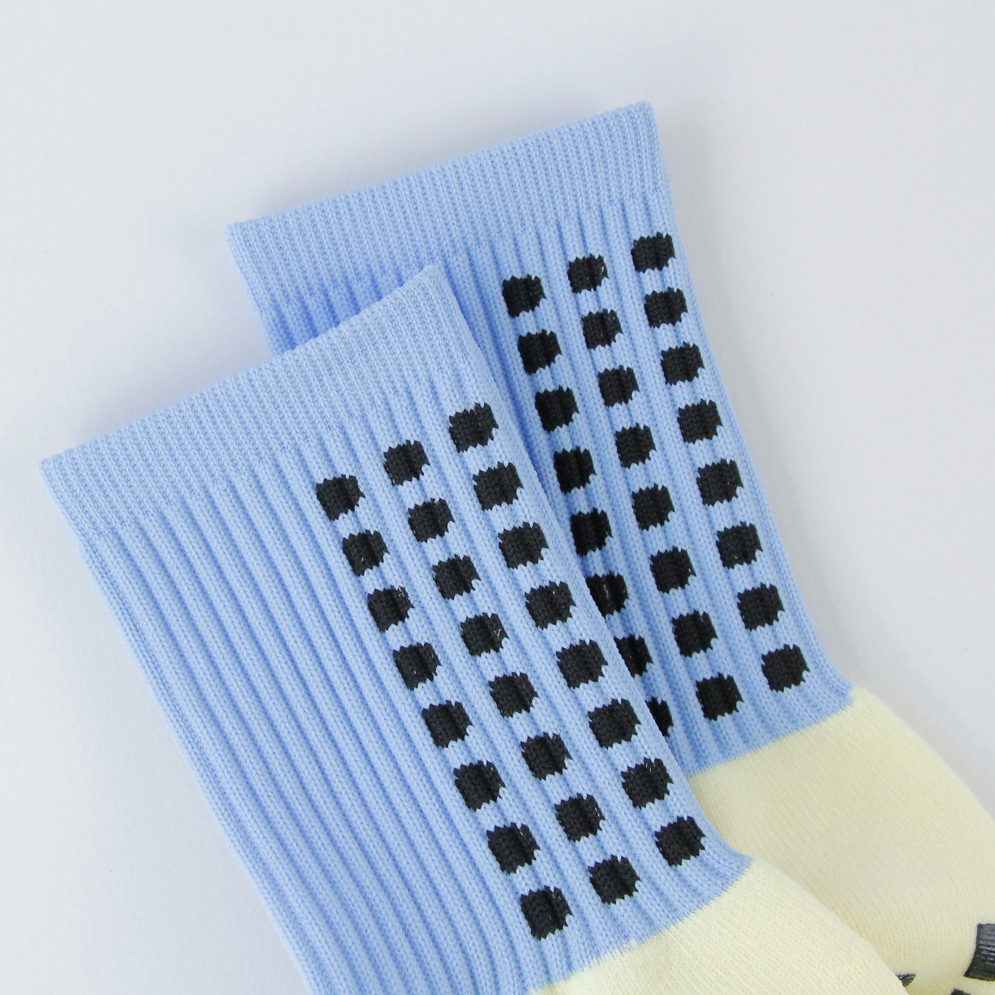 🧦 Meia Masculina Cano Alto Premium – Conforto, Respirabilidade e Estilo para o Dia a Dia