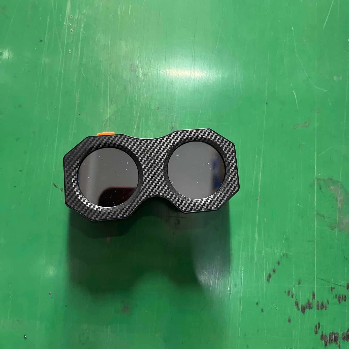 Lanterna Traseira Bike Devil Eyes LED – Luz Decorativa Recarregável USB-C com Efeito Olhos, À Prova d’Água para Bicicleta/Moto