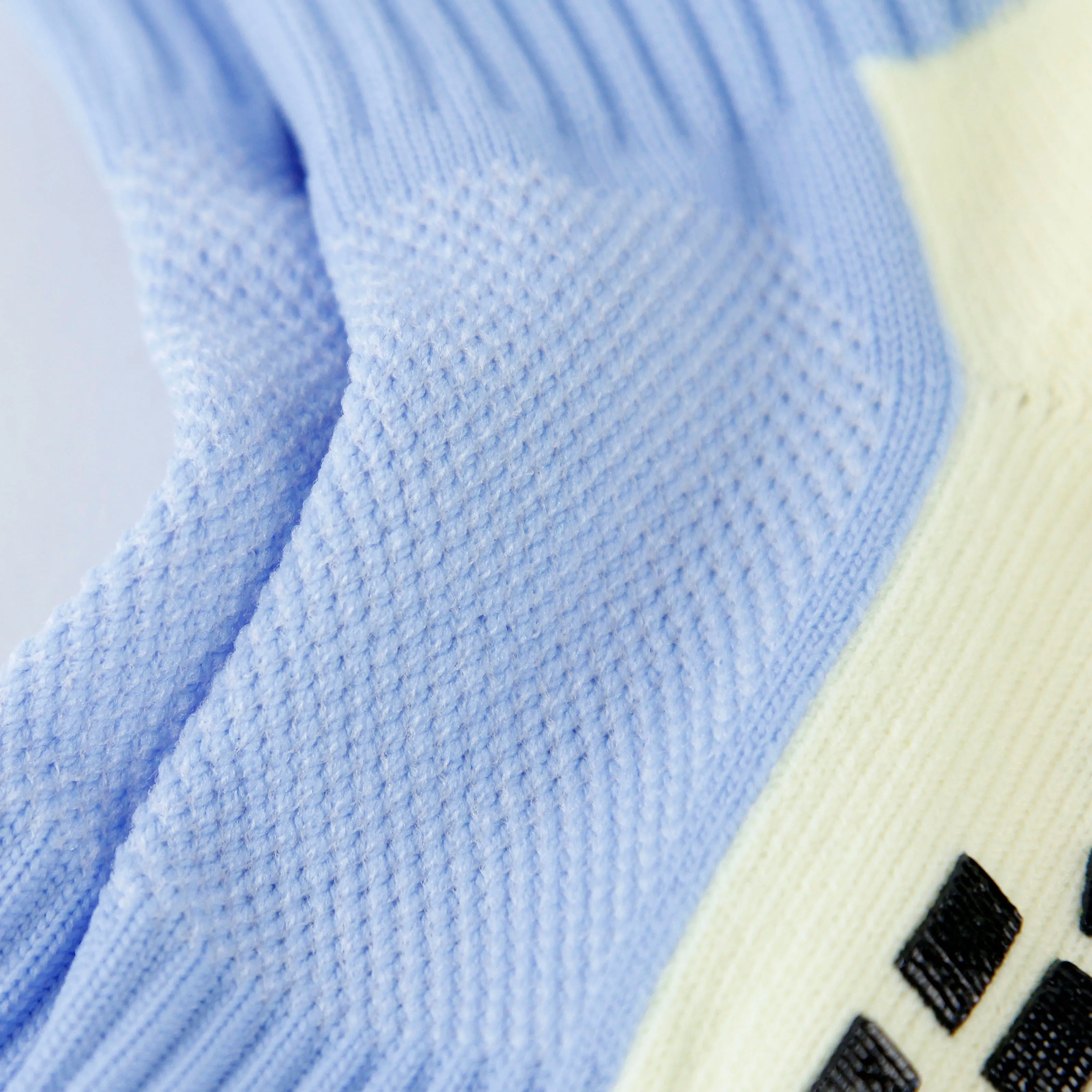 🧦 Meia Masculina Cano Alto Premium – Conforto, Respirabilidade e Estilo para o Dia a Dia